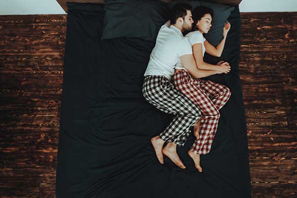 Position pour dormir en couple
