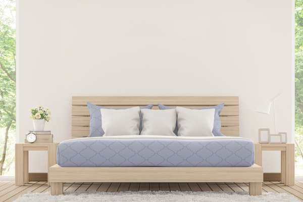 Incorporer une assise en bois au lit